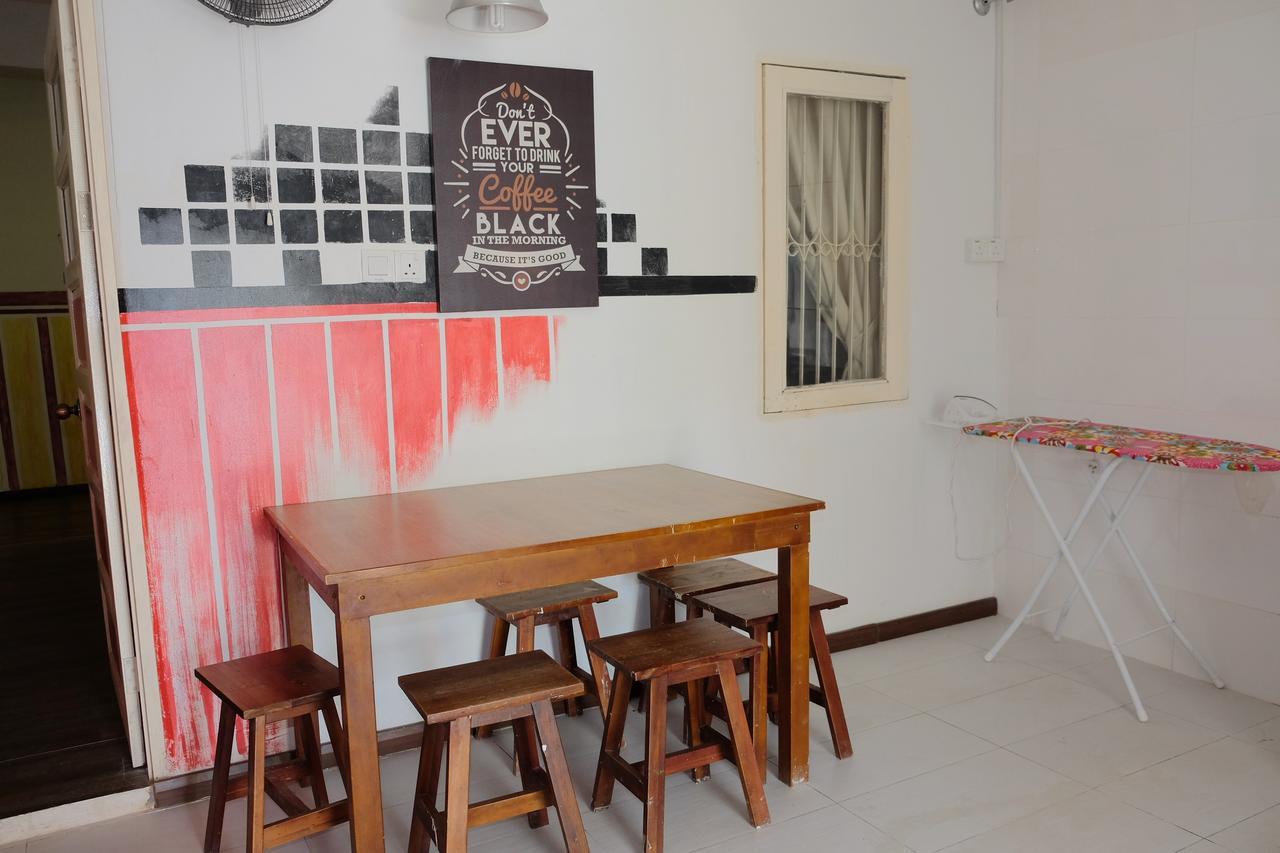 Natol Homestay - London Kuching Exterior photo